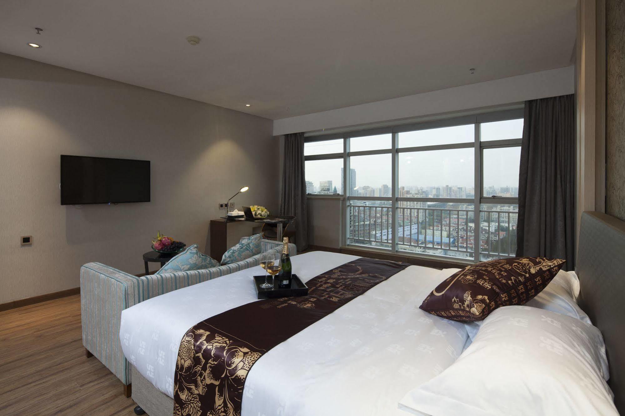 Kingtown Hongkou Shanghai Bagian luar foto