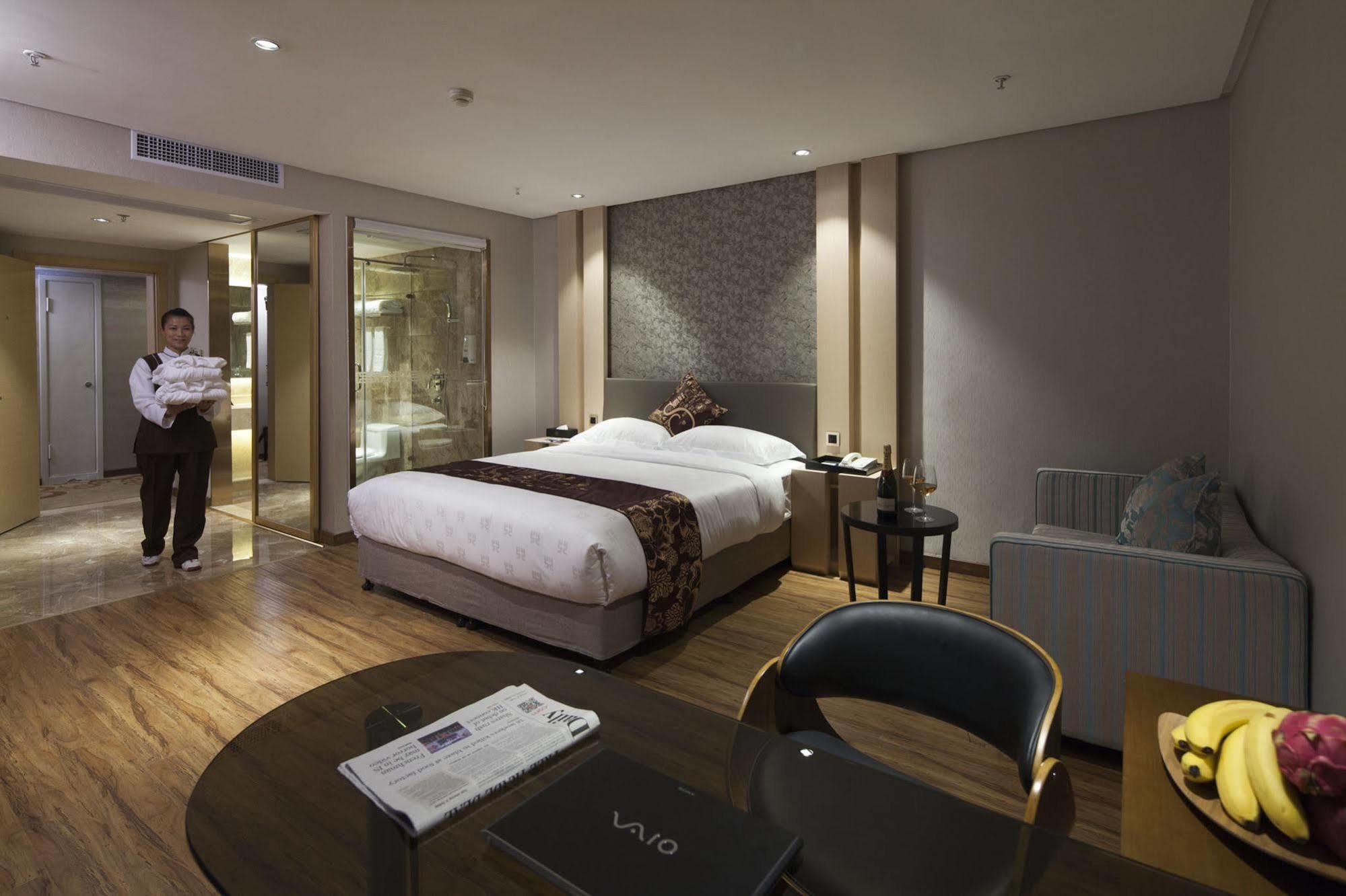 Kingtown Hongkou Shanghai Bagian luar foto