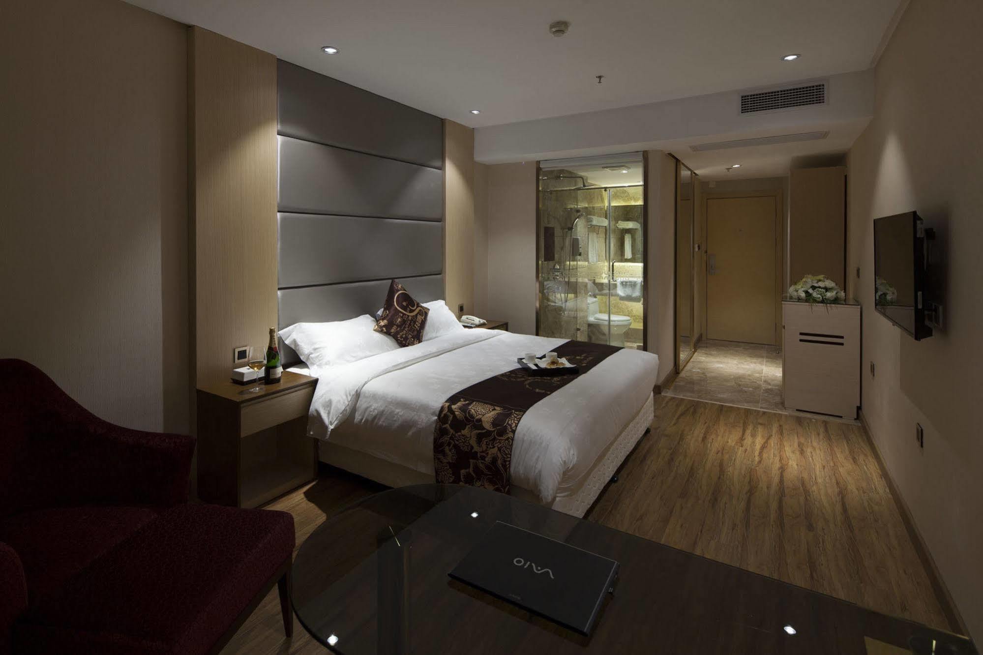 Kingtown Hongkou Shanghai Bagian luar foto